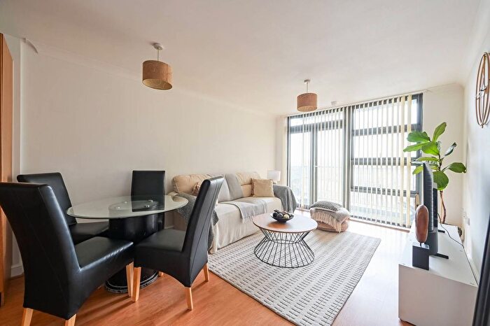 2 Bedroom Flat For Sale In Maltings Close, Bow, London, E3