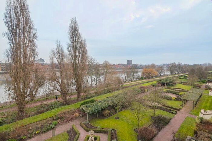 3 Bedroom Flat To Rent In Holst Mansions, Barnes, London, SW13