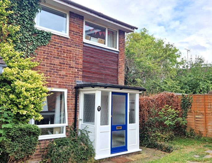 3 Bedroom Semi-Detached House For Sale In Emmbrook Gate, Wokingham, RG41