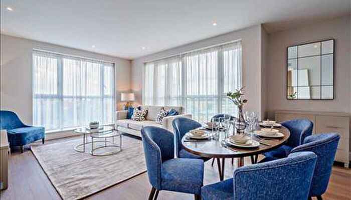 2 Bedroom Flat To Rent In Circus Apartments, Westferry Circus, London, E14