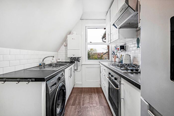 1 Bedroom Flat For Sale In Pendennis Road, London, SW16