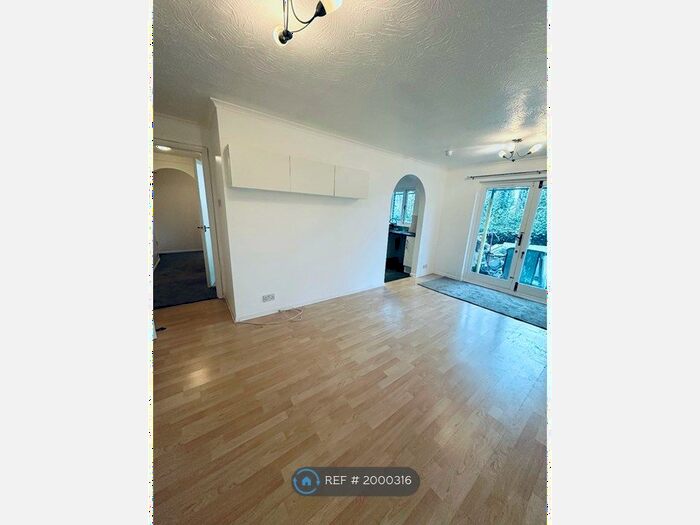 1 Bedroom Flat To Rent In Rossignol Gardens, Carshalton, SM5