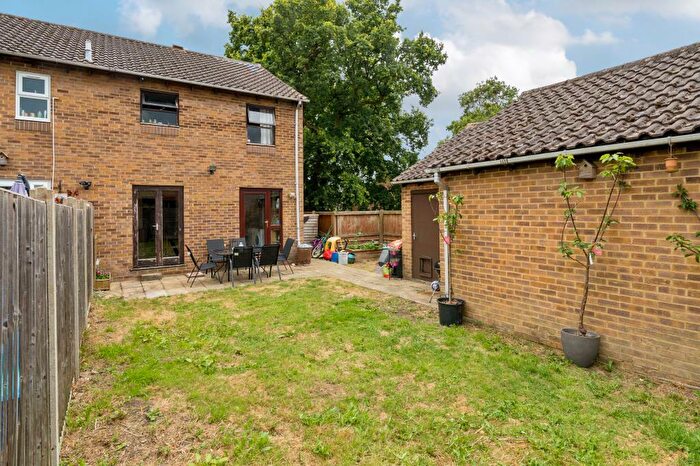 3 Bedroom End Of Terrace House For Sale In Lower Earley, Berkshire, RG6