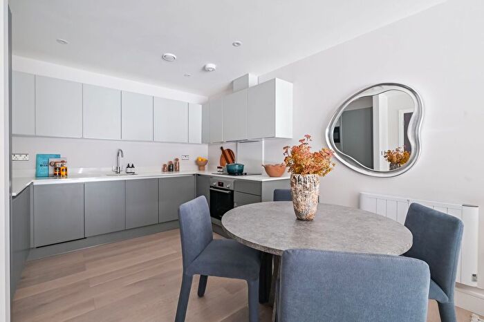 2 Bedroom Flat For Sale In Walborn Studios, De Beauvoir Town, London, N1