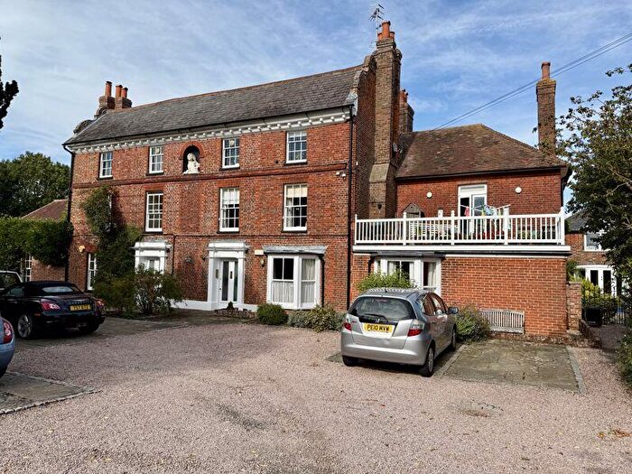 1 Bedroom Flat For Sale In The Green, Chartham, CT4