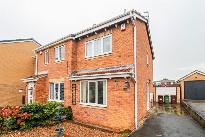 2 Bedroom Semi-detached House For Sale In Park Lands, Ossett, WF5