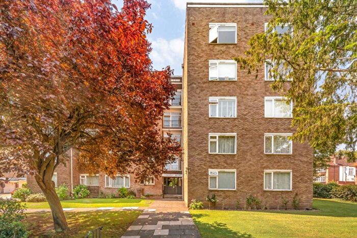 2 Bedroom Flat For Sale In Tenterden Grove, London, NW4
