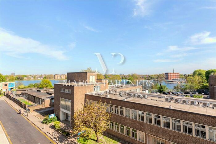 3 Bedroom Detached House To Rent In Spring Park Drive, London, N4