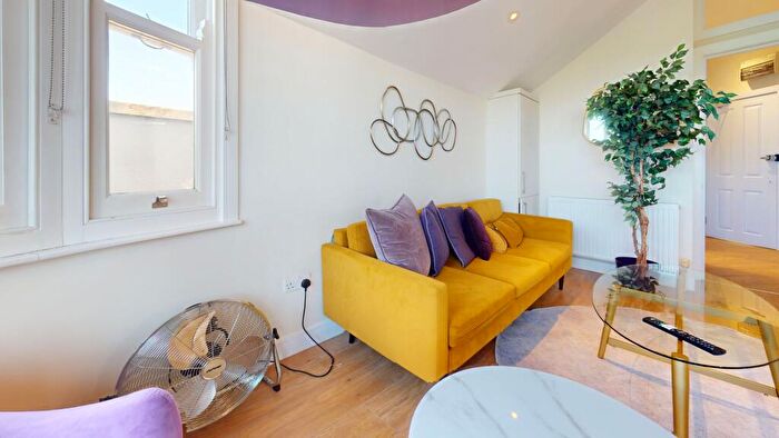 2 Bedroom Flat To Rent In Church Road, London, SE19