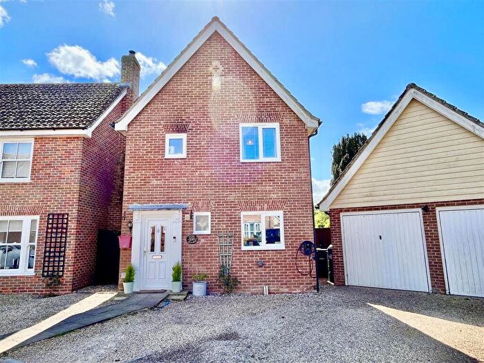 3 Bedroom House For Sale In Muir Drive, Hingham, Norwich, NR9