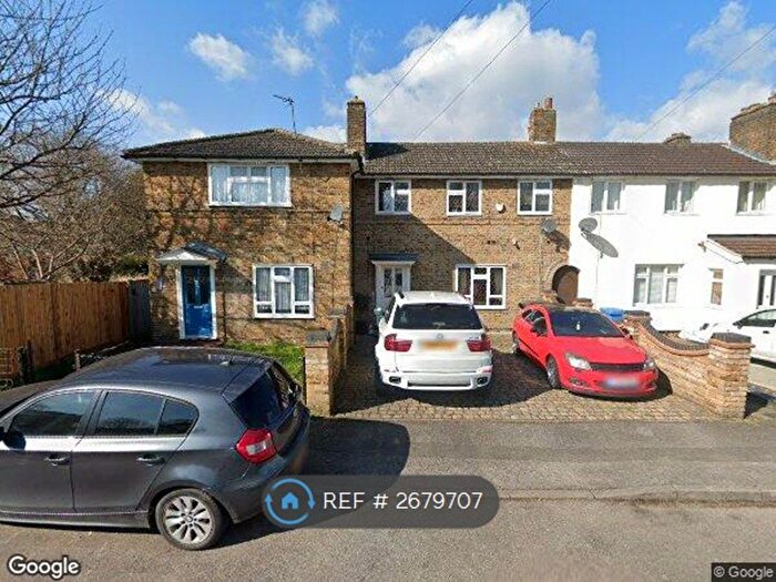 Studio To Rent In Falling Lane, London, UB7