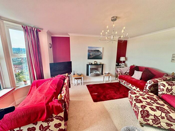2 Bedroom Flat For Sale In Castle Road, Scarborough, YO11
