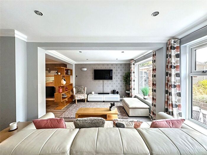 3 Bedroom Semi-detached House For Sale In Pump Lane, Rainham, Gillingham, Kent, ME8