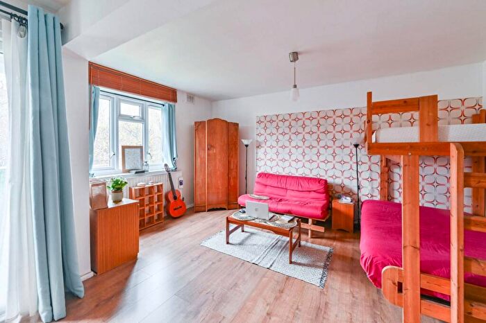 3 Bedroom Flat For Sale In Opal Street, Kennington, London, SE11
