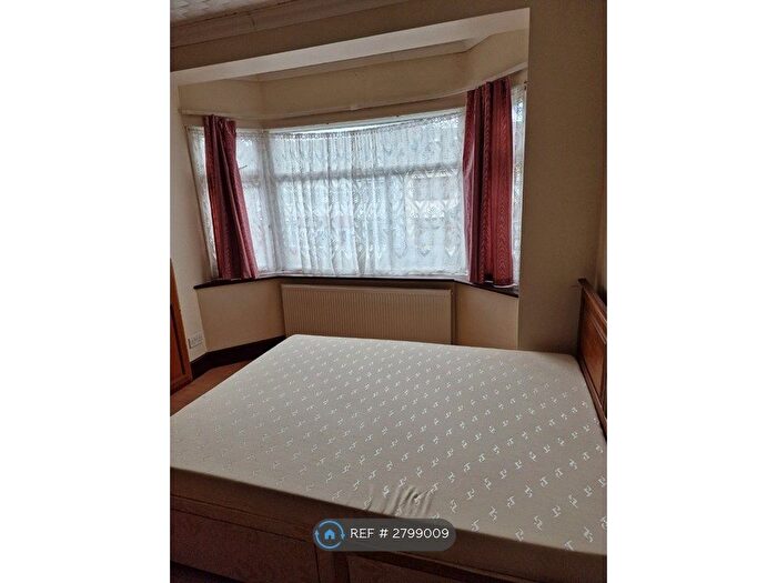 4 Bedroom End Of Terrace House To Rent In Shere Road, Ilford, IG2