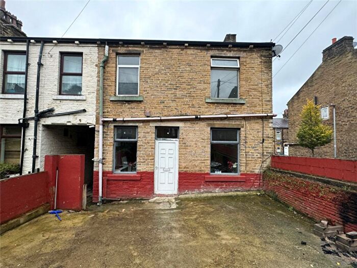 3 Bedroom Terraced House To Rent In Pembroke Street, Bradford, West Yorkshire, BD5