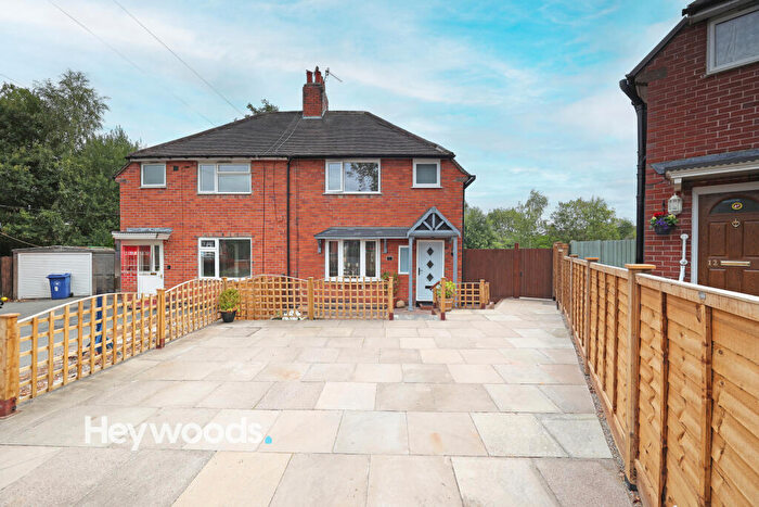 3 Bedroom Semi-Detached House For Sale In Ash Grove, Silverdale, Newcastle, Staffordshire, ST5