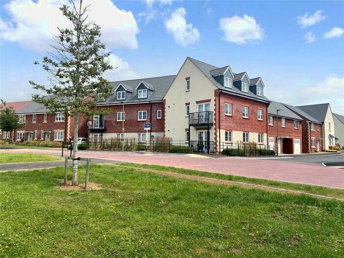 2 Bedroom Garage / Parking To Rent In Ampthill Way, Faringdon, Oxfordshire, SN7