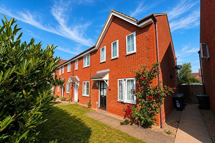 2 Bedroom End Of Terrace House For Sale In Jasmine Gardens, Rushden, Northamptonshire, NN10