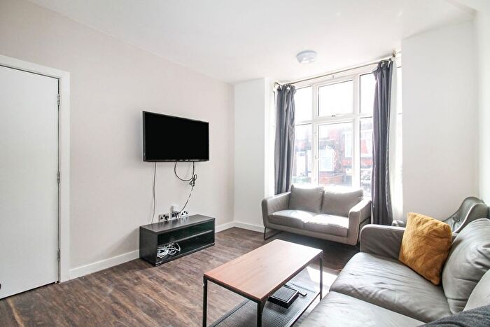 6 Bedroom Terraced House To Rent In Lumley Avenue, Burley, Leeeds, West Yorkshire, LS4