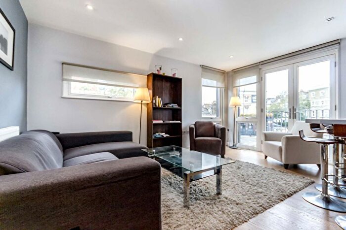 2 Bedroom Flat To Rent In Starfield Road, Shepherds Bush, W12