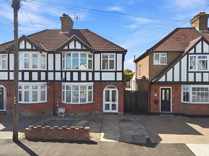 3 Bedroom Semi-Detached House For Sale In Heathview Road, Grays, RM16