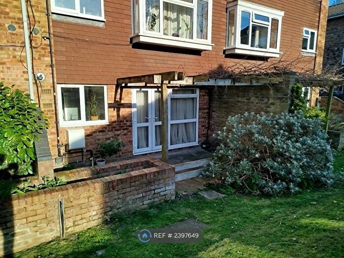 1 Bedroom Flat To Rent In Garrick Crescent, Croydon, CR0