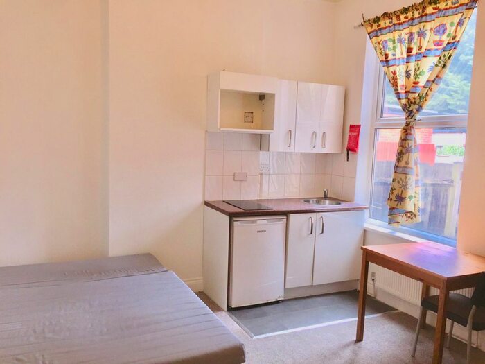 Studio To Rent In Station Road, London, NW4