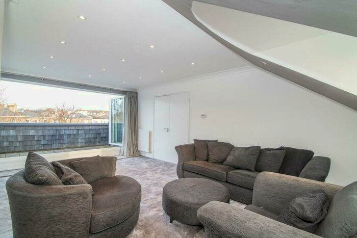 3 Bedroom Flat To Rent In Adamson Road, Belsize Park, NW3