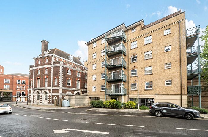 2 Bedroom Flat For Sale In Neptune Way, Southampton, Hampshire, SO14