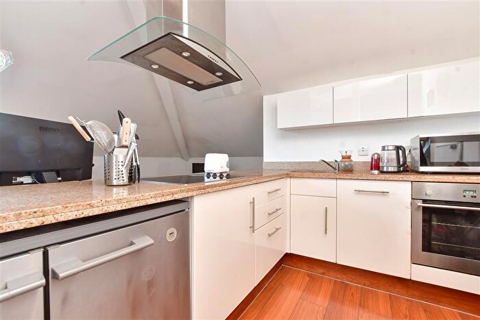1 Bedroom Flat For Sale In Kings Lane, Sutton, Surrey, SM1