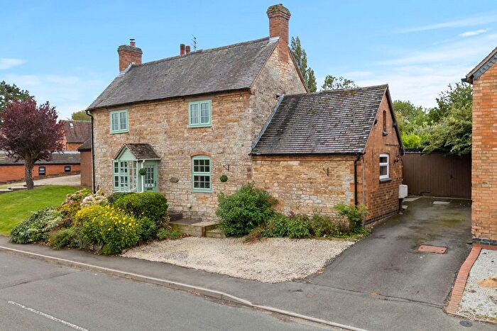 4 Bedroom Detached House For Sale In Marton Road, Birdingbury, CV23