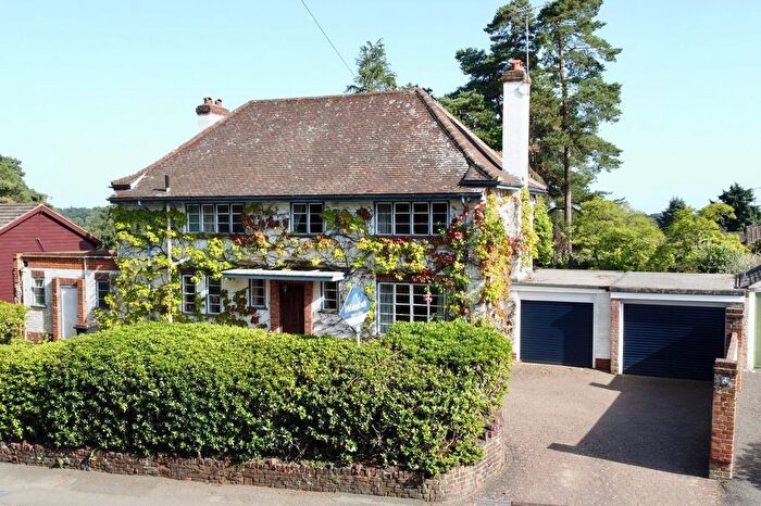 5 Bedroom Detached House For Sale In Crawley Hill, Camberley, GU15