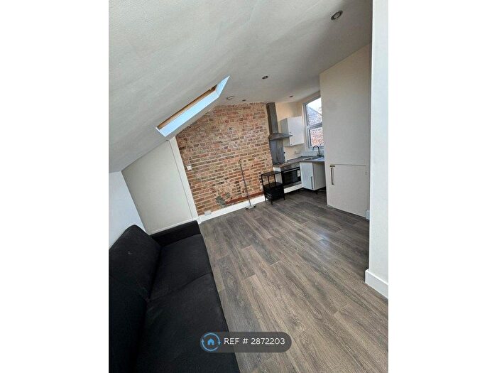 2 Bedroom Flat To Rent In Lascotts Road, London, N22
