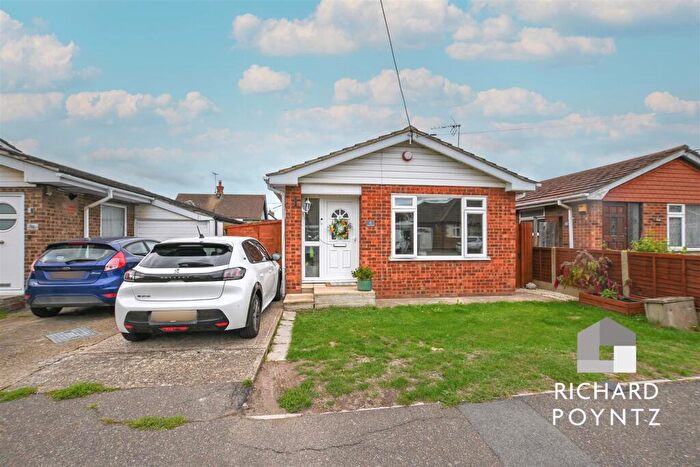1 Bedroom Detached Bungalow For Sale In Beach Road, Canvey Island, SS8