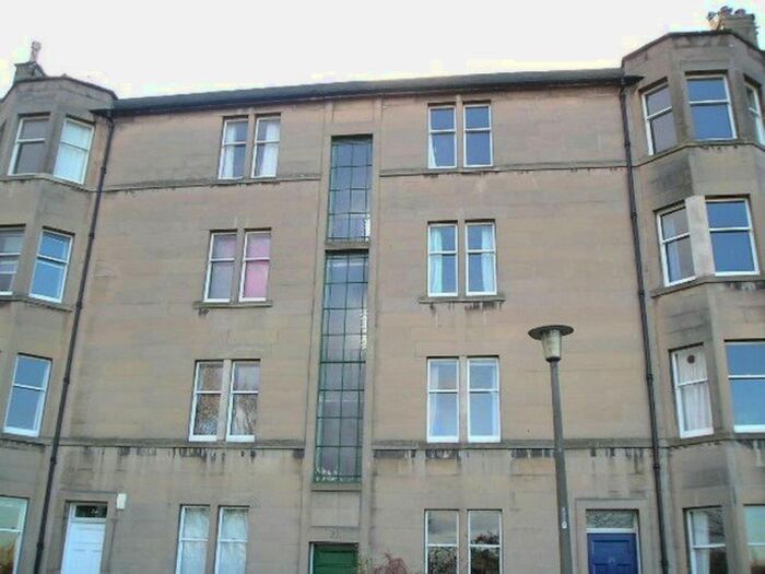 2 Bedroom Flat To Rent In South Learmonth Gardens, Edinburgh, EH4
