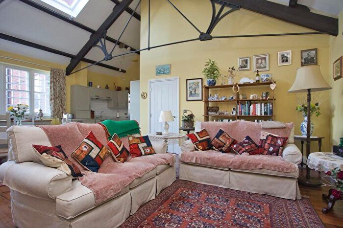 2 Bedroom Flat For Sale In Eversley Park, Folkestone, CT20