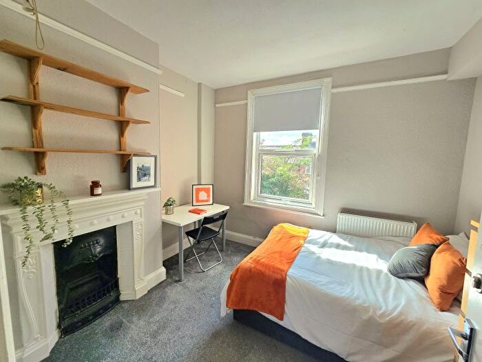 6 Bedroom Terraced House To Rent In Estcourt Terrace, Headingley, Leeds, LS6