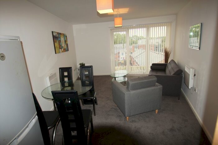 2 Bedroom Flat To Rent In Stillwater Drive, Manchester, M11