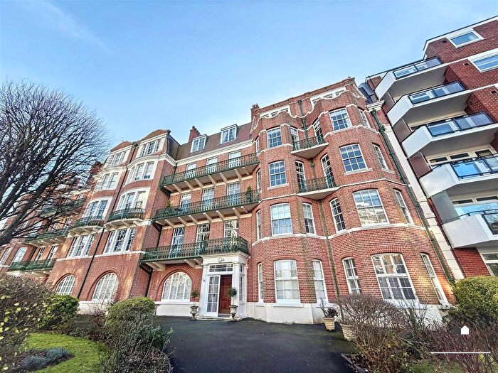4 Bedroom Flat To Rent In Hartington Mansions, Eastbourne, BN21