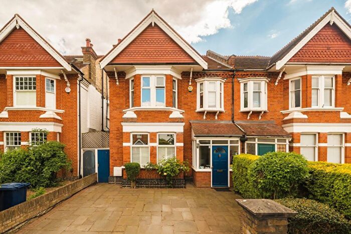 5 Bedroom Semi-Detached House For Sale In Elers Road, West Ealing, W13