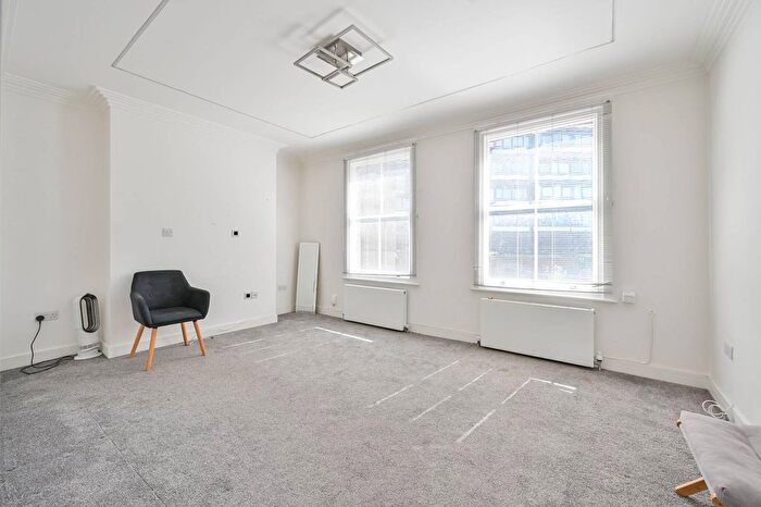 2 Bedroom Flat To Rent In Princess Street, Elephant And Castle, London, SE1