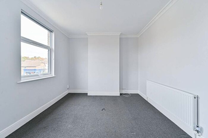 2 Bedroom Flat To Rent In Beckenham Lane, Shortlands, Bromley, BR2