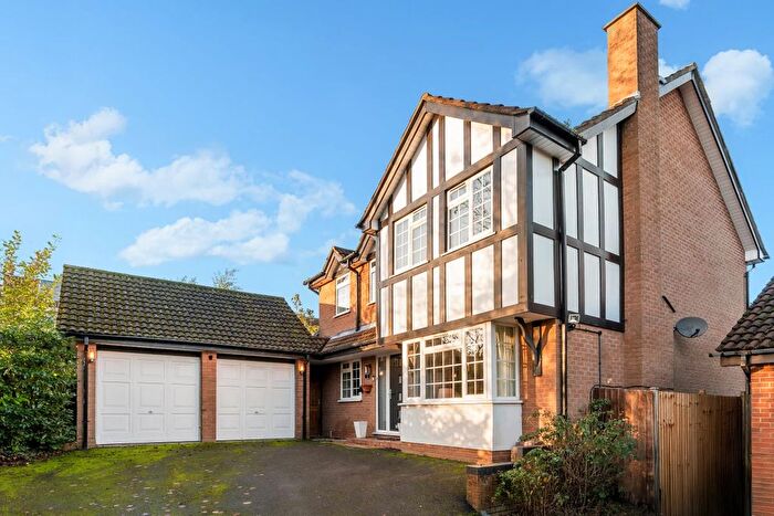 4 Bedroom Detached House For Sale In Woodston Grove, Solihull, B91