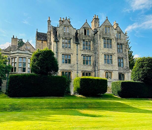 2 Bedroom Flat For Sale In Shipton Court, Shipton-under-Wychwood, Chipping Norton, OX7