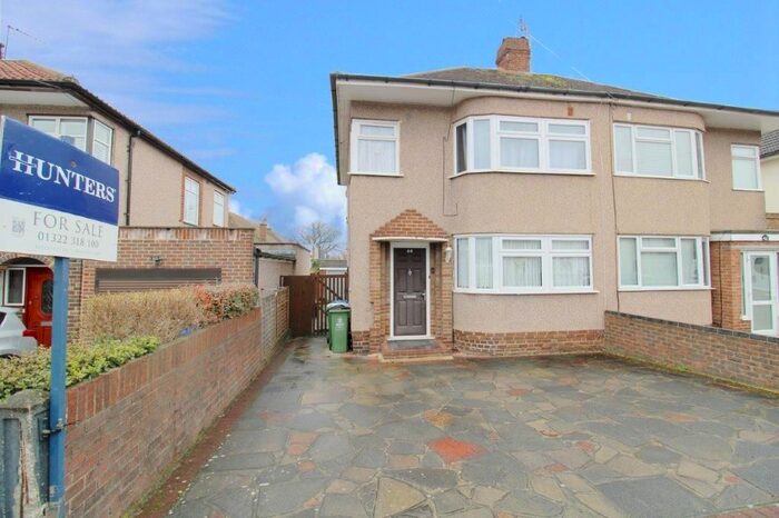 3 Bedroom Semi-Detached House To Rent In Pinnacle Hill, Bexleyheath, DA7