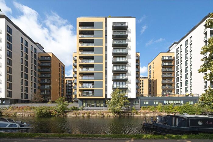 2 Bedroom Flat For Sale In Palmers Road, Bethnal Green, London, E2