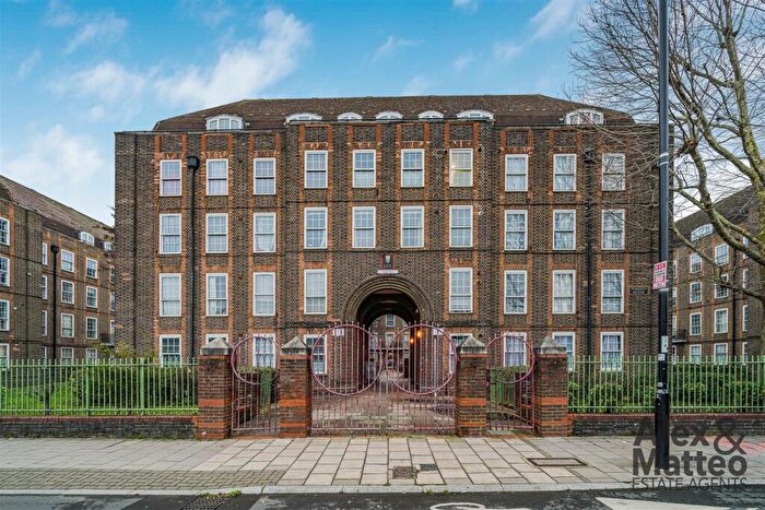 2 Bedroom Flat For Sale In Pomona House, Surrey Quays, SE8