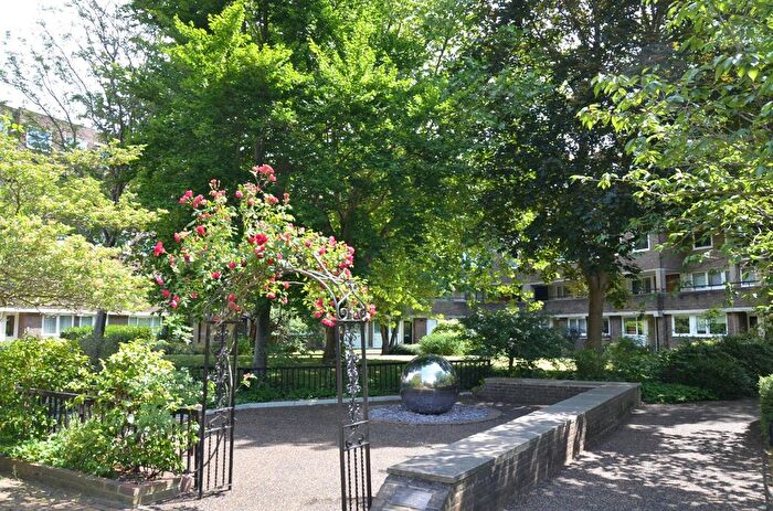 1 Bedroom Flat To Rent In Otho Court, Augustus Close, Brentford, TW8