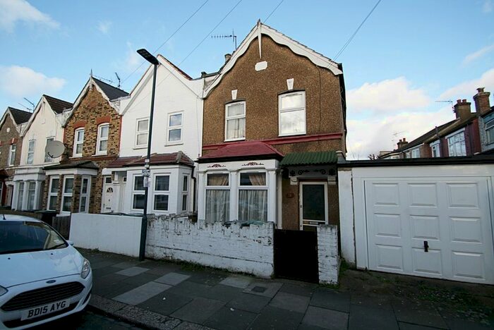 2 Bedroom Flat To Rent In Candler Street, London, N15